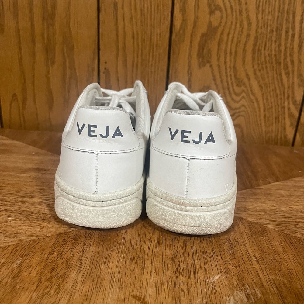 Veja V-12 Leather In White Shoes - Picture 12 of 13
